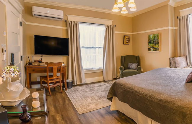 Redtail Suites ~ Entire Home ~ Sleeps 12 ~ Tesla Station - Foto 4