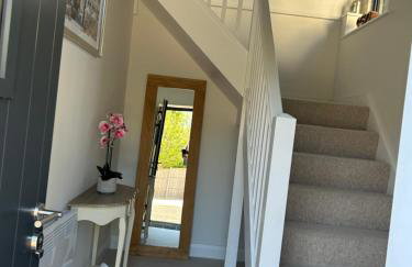 Charming King Bed Ensuite Studio in Peaceful West Challow - Photo 9
