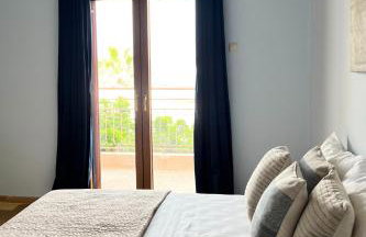 4BR Newly Renovated Retreat Tranquil Coastal Haven - Photo 8