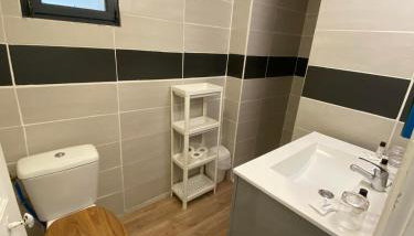 Appt 5 personnes - 2 Chambres, terrasse et jardin - Foto 3