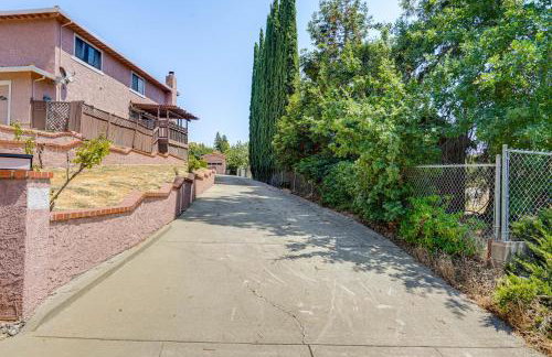 Quaint Concord Home with Covered Porch Near Hiking - Foto 24