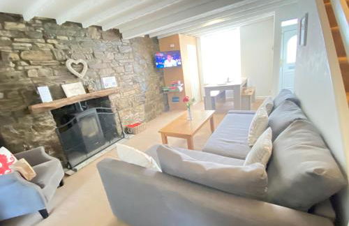 The Cwtch, Log Fire, Sleeps 6, Nr Zip World, Brecon and Bike Park Wales - Photo 24