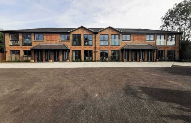 Lovely 2 Bedroom Flat with Parking - Photo 10