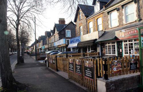 Modern 2BR Apartment - Prime Location Near Beach & Town - Sleeps 5 - Foto 41