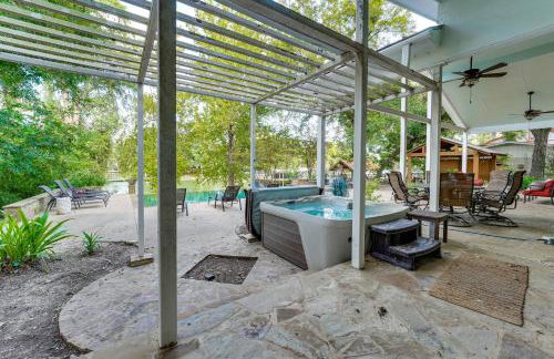 4-Season Boathouse, Hot Tub! Guadalupe River Oasis - Foto 36