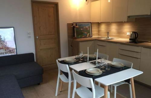 Méribel 2 pièces avec cabine, centre, proche commerce et pistes avec parking et wifi état neuf - Foto 3