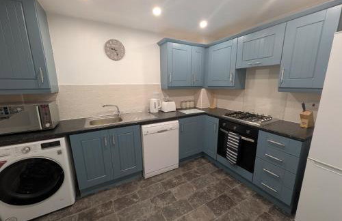Stylish 3 bed home with allocated parking for 2 - Photo 7