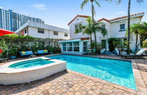 1926 Mediterranean Home with Heated Pool Sleeps 12 - Foto 9