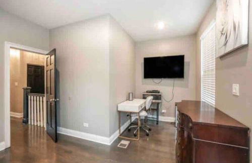 Lakefront Rooftop Parking - Foto 17