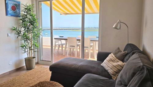 Beach House on Faro Island with a Dreamy Terrace and 7 Beds for the Perfect Escape - Foto 2
