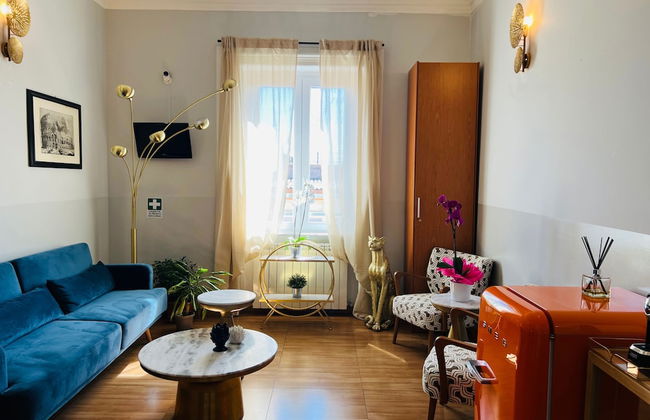 Bon Ton Design Rooms by DOT Suites - Photo 28