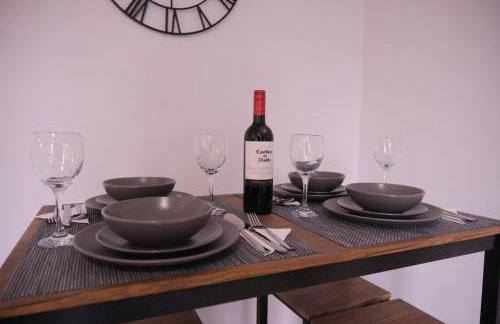 2BR City Centre Apartment By Travel Lets Short Term Rental Agency Derry With Free WiFi - Foto 4