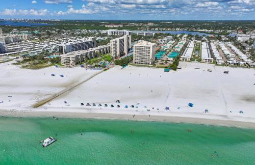 Palm Bay Club by Beachside Management - Photo 34