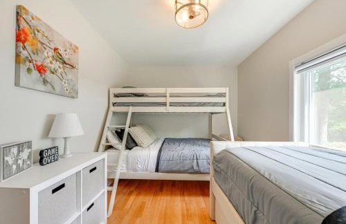 Private Hot Tub, Deck! Group Getaway in Friendship - Foto 19