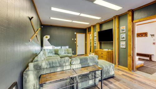 Resort-Style Community! Quechee Chalet with Deck - Photo 2