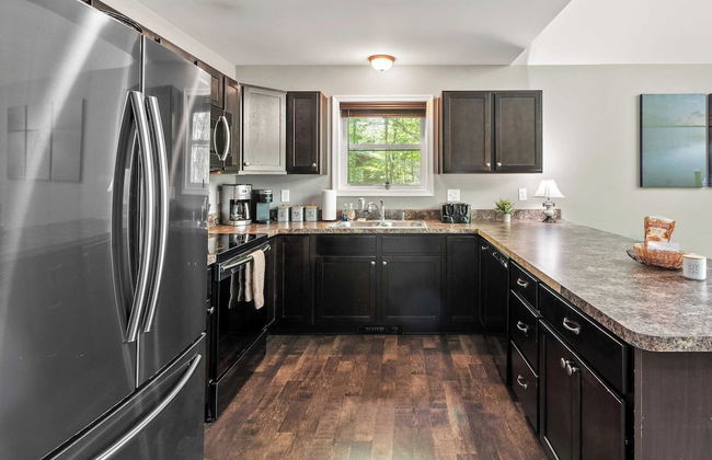 Tavern at the Woods by Avantstay Lakefront Views, Hot Tub, Firepit, Game Room - Foto 15