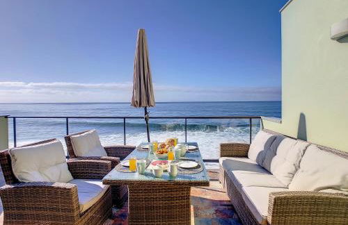 On the Wave by LovelyStay - Photo 1