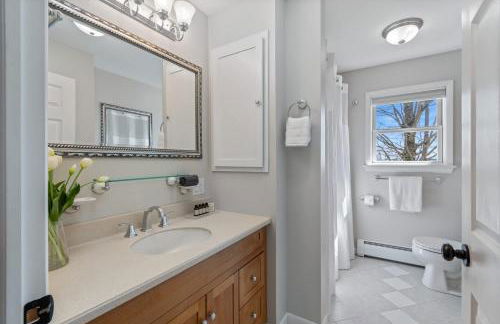 High-End Finger Lakes Escape - Expansive Game Room, Cozy Firepit, & Scenic Views - Foto 23