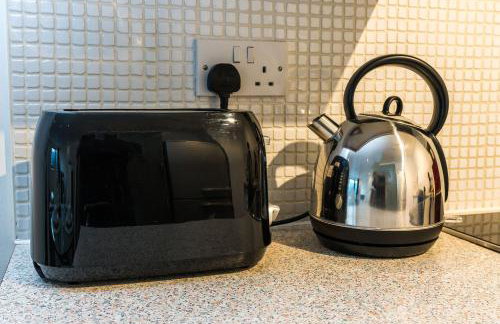 Direct Tube Links to Central London , Walk to Station one bedroom flat in Greater London, ID required - Foto 9