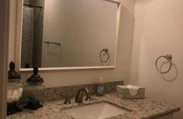 Spacious 2300SF, Recently Rehabbed, Large Living! - Foto 18