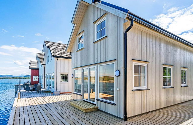 6 Person Holiday Home in Averoy - Foto 1