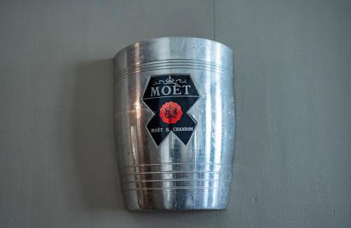 CHAMPAGNE HOUSE- Oasis de luxe & de charme - coeur de ville - 10-12 pers - piscine, cuisine d'été, patio, bar & piano - Photo 18