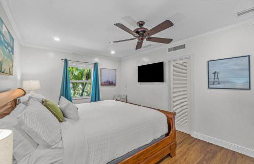 Across from Beach- 3 Master Suites, Heated Pool & Spa, Tanning Ledge, Golden Tee - by Maven Vacation Rentals - Foto 21