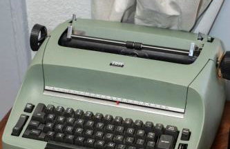 Bright and Sunny Springfield Carriage House - Photo 3