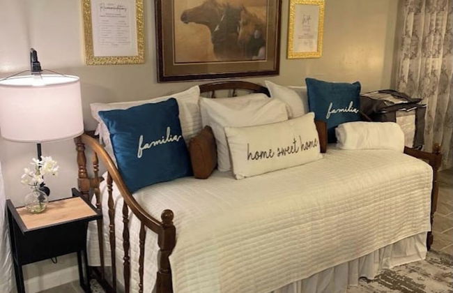 Stunning Cozy Downtown Guesthouse - Photo 3