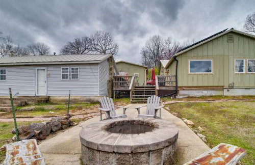 Mountain Home Cabin with Fire Pit Less Than 1 Mi to Lake! - Foto 23