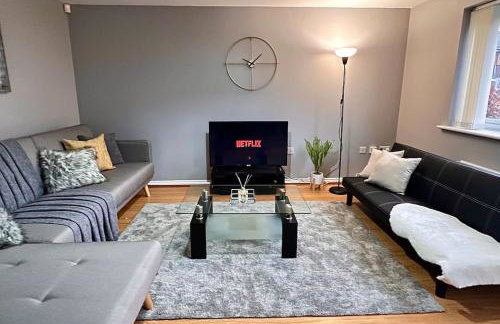 Modern 3 BR House for Contractors - Foto 9