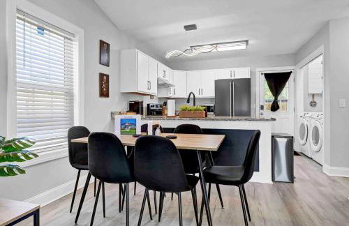 Relaxing 3 Bedroom Home Close to Beach & Airport! - Foto 5