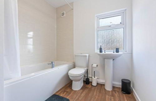 #93 Stylish Warwick Home - 10 mins to Warwick Castle - Sleeps 6 - " Perfect for Contractors and Families - Free Parking" - Foto 26
