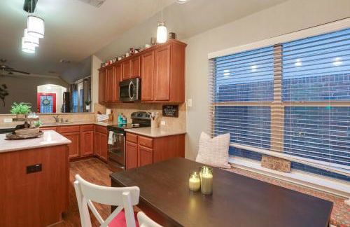 Patio, Pergola and Pool Access Aubrey Retreat! - Foto 9