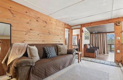 Pocono cabin with hot tub and private pool at Shawnee Mtn - Foto 47