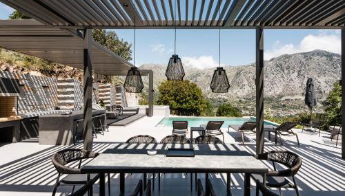 Eumelia Iconic Villa, with Heated Pool & Whirlpool, By ThinkVilla - Foto 3