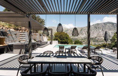 Eumelia Iconic Villa, with Heated Pool & Whirlpool, By ThinkVilla - Foto 3