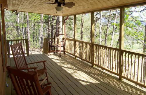 Cabin on the Hill-Peaceful 1BR 20-Acre Rural Retreat-HotTub&WiFi near Asheville - Foto 3
