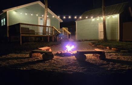 Charming Downtown Bungalow I Explore-Shop-Eat - Foto 10