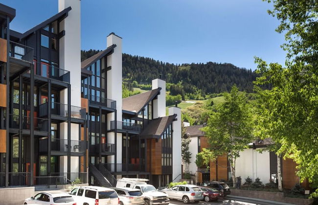 Fifth Avenue Condominiums by Frias - Foto 1