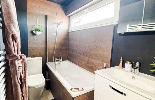 Luxury Nest 10 Guests Free Parking Middlesbrough - Photo 49