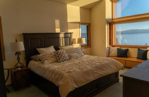 Sierra Lake View at Rubicon by Tahoe Getaways - 3 BR, Panoramic Lake Views, Private Hot Tub & Private beach! - Foto 9