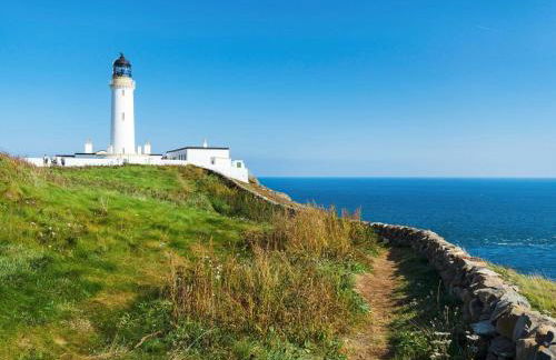 Stunning Period Townhouse with Garden, Walking Distance to Town - Photo 45