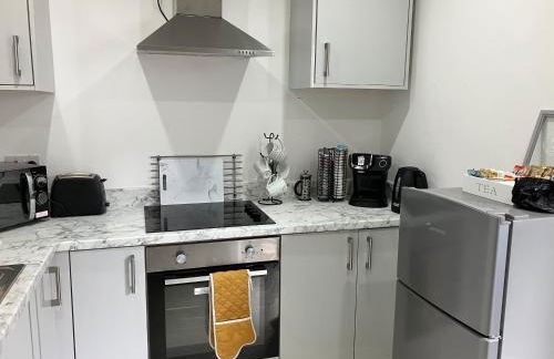 Lancing Apartments - Spacious 2 Bed - Sleeps 6 - Burnham Village - Foto 9