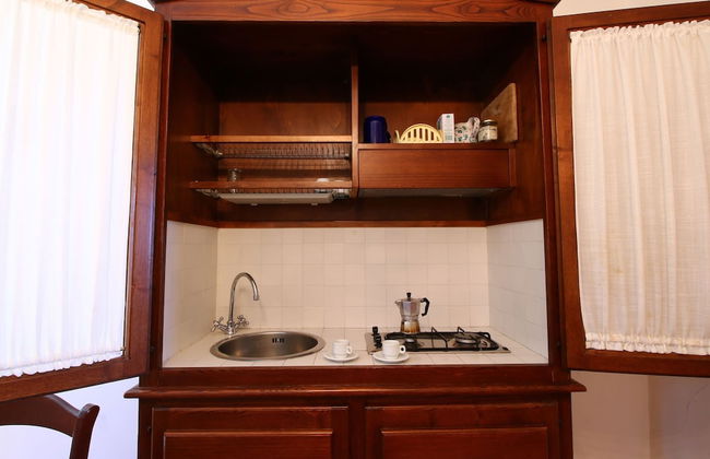 Stunning Farmhouse with Swimming Pool & Hot Tub in Umbria - Photo 4