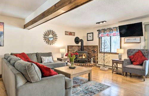 Hartford Escape with Fire Pit about 3 Mi to Ski and Golf! - Foto 1