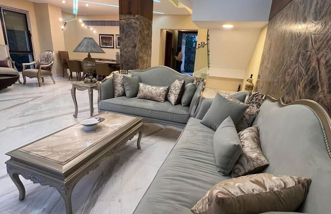 Villa In Beverly Hills With Garden - Photo 1