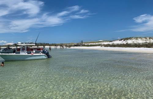 Sea Salt Vacation Home, Private Pool - Walk to Beach - Foto 55