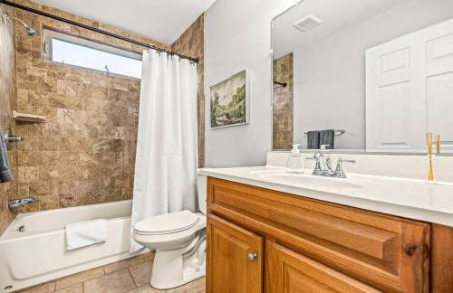 Cozy 2BR Condo in Great Location - King Bed - Foto 26