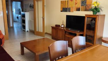 apartamento de tres dormitorios con garaje y todos los servicios cerca - Foto 5